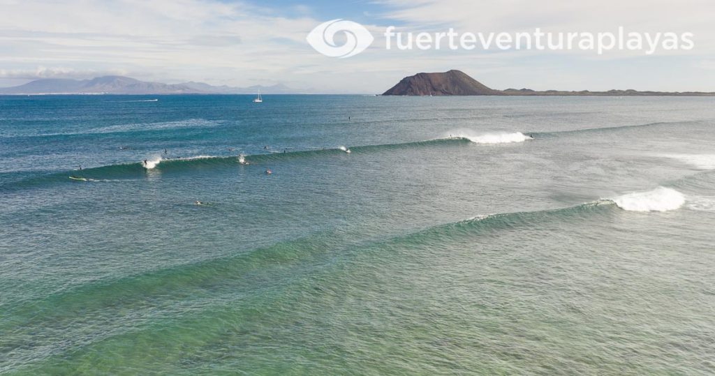 Puntos de Surf en Fuerteventura. Mapa interactivo que destaca varios puntos de surf en Fuerteventura, con enlaces a descripciones detalladas y fotos.
